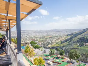 Sindyan Resort & Restaurant منتجع ومطاعم السنديان