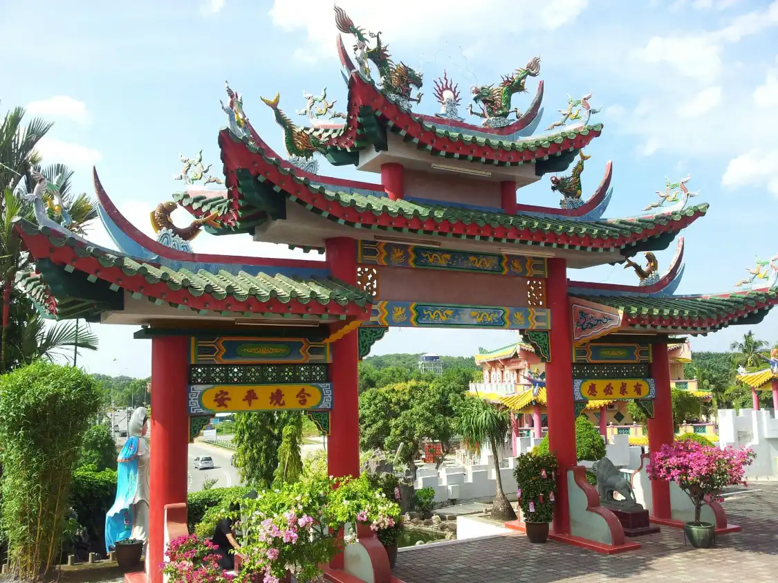 Hotels near Wan Loong Chinese Temple