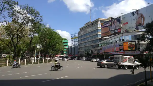 Hotels near Fuente Osmeña Circle
