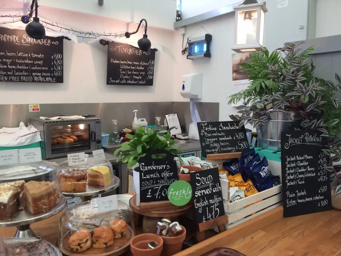 Wyevale Garden Centre附近的飯店