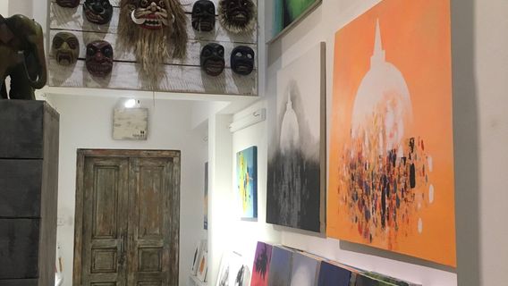 Saffron Robes Gallery & Living