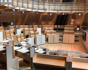 香港-卡拉紹克 機票酒店 自由行