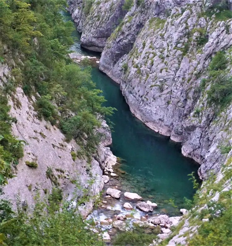 Hotels near Moraca River Canyon