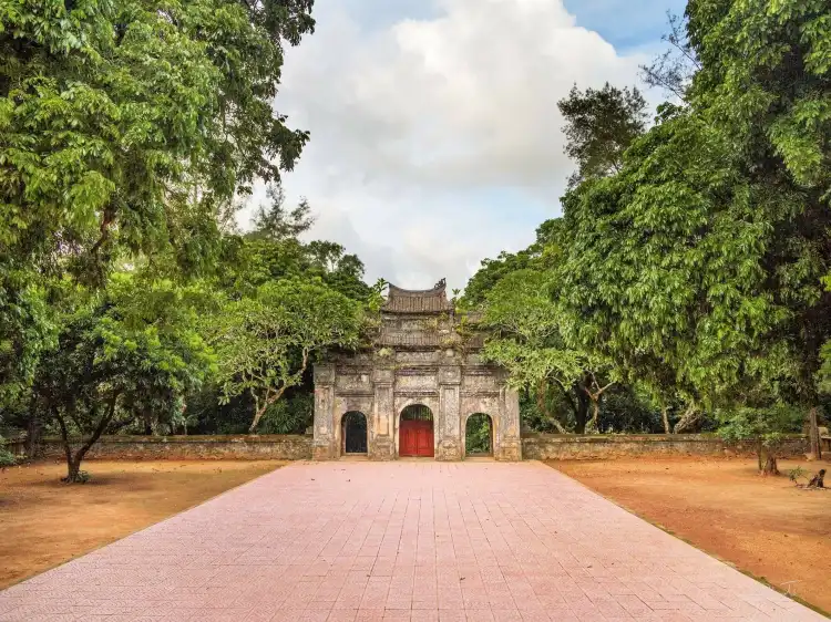 Hotels near Bao Quoc Temple