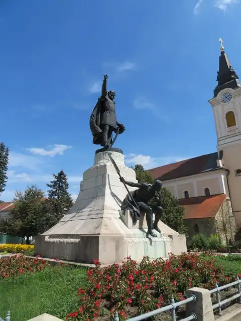 Hotels near Statue of Kossuth Lajos