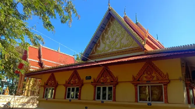 Wat Dong SA Phang Thong