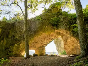 Houbirg - Hollow Rock