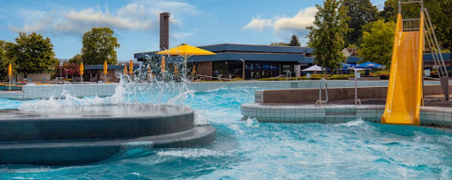 Hallen- und Wellenfreibad
