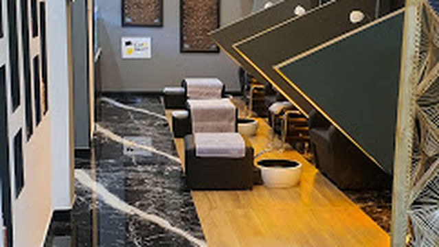 Cut and Shave صالون للحلاقة و سبا للرجال