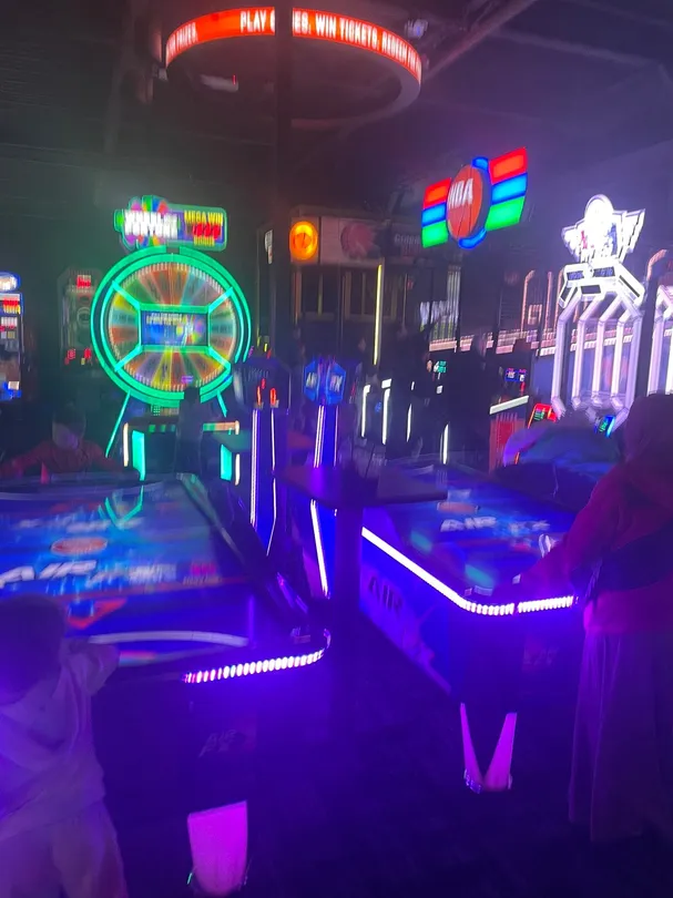 4_Dave & Buster's - Arcade