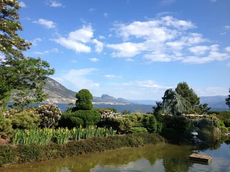 Hotels near Ikeda Japanese Garden