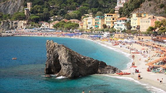 Monterosso public beach (Fegina)