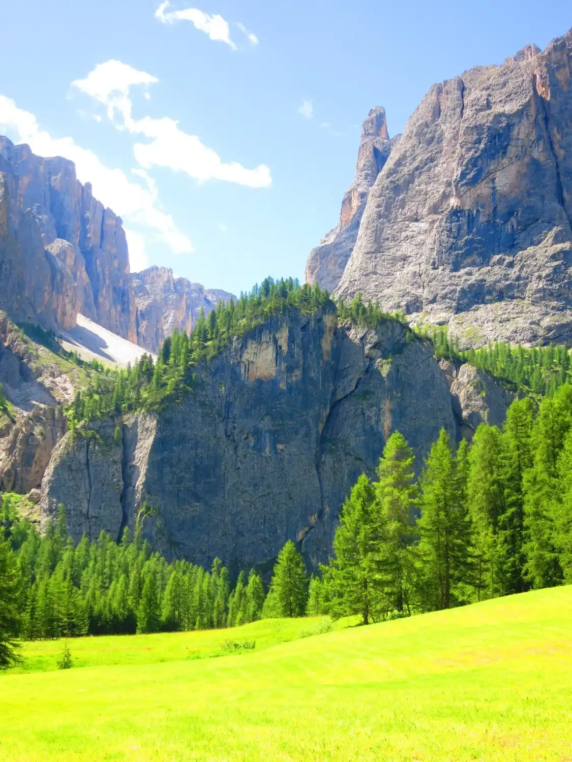 Hotels near Cascate del Pisciadu