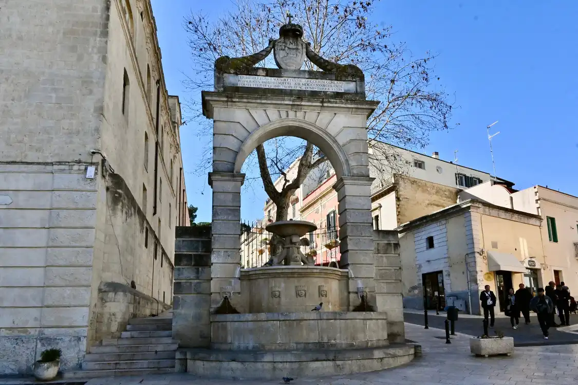 Hotels near Fontana Ferdinandea