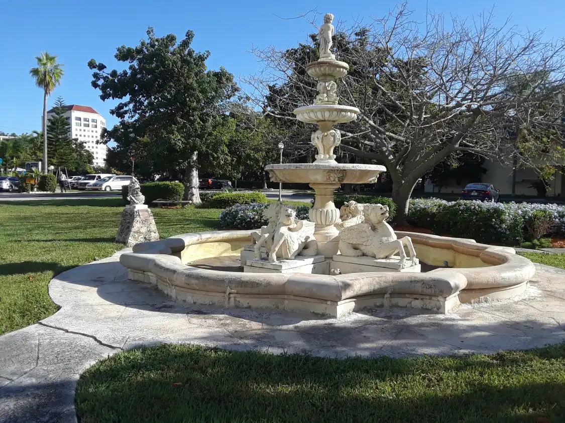 Hotels near Ponce de Leon Fountain