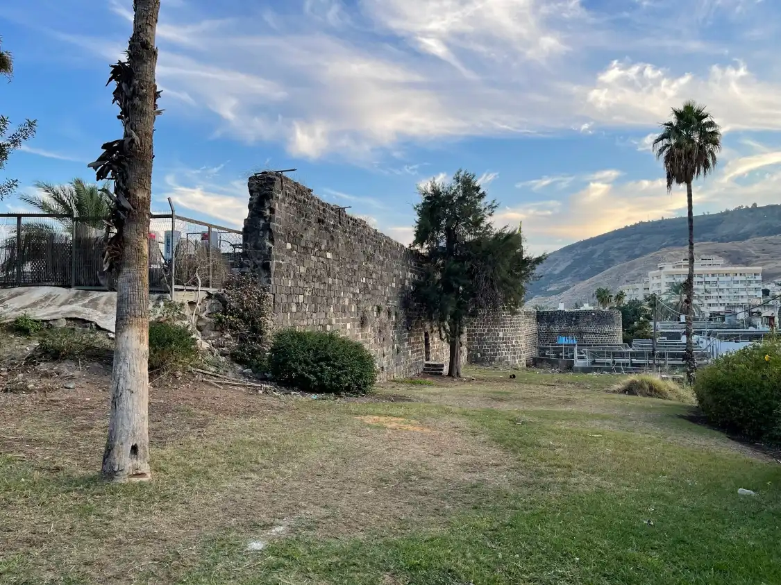 Hotels near Crusader Fortress Ruins