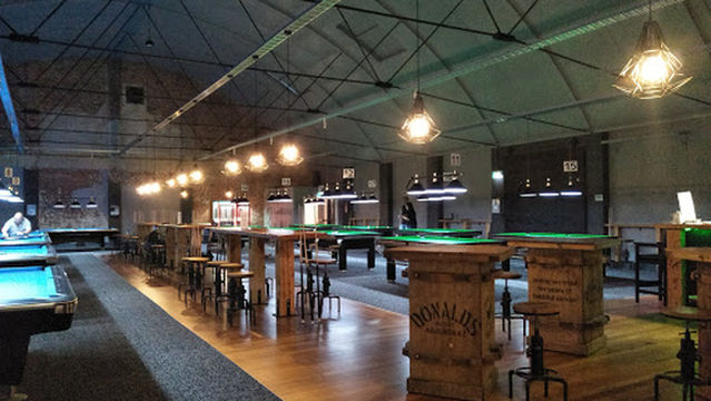 Bowey's Pool Lounge & Bar