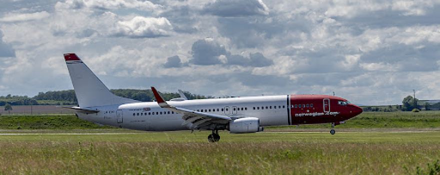 Planespotting Löcher im Zaun