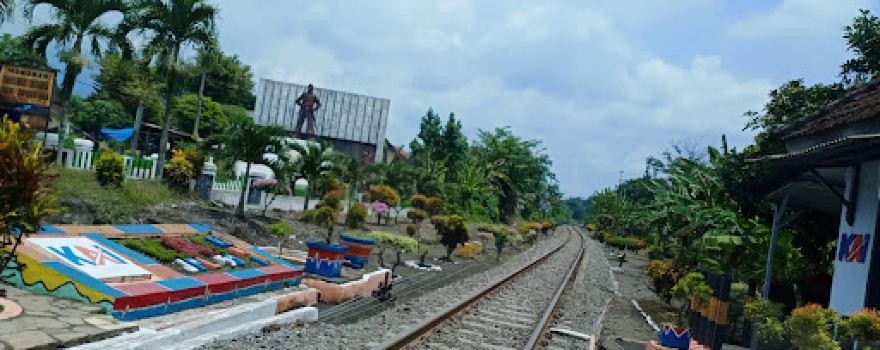Captain Suwandak Monument