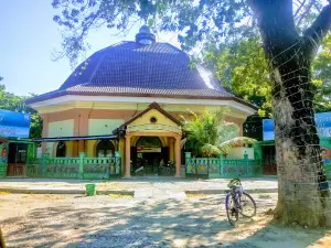 Wisata Bahari Dampo Awang Beach