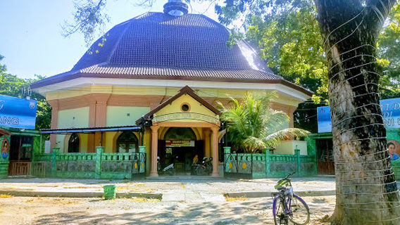 Wisata Bahari Dampo Awang Beach