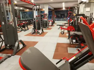 CLUB FIVE Fitness