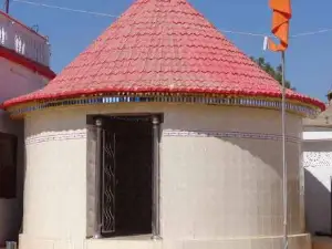 Ladhuram Mandir