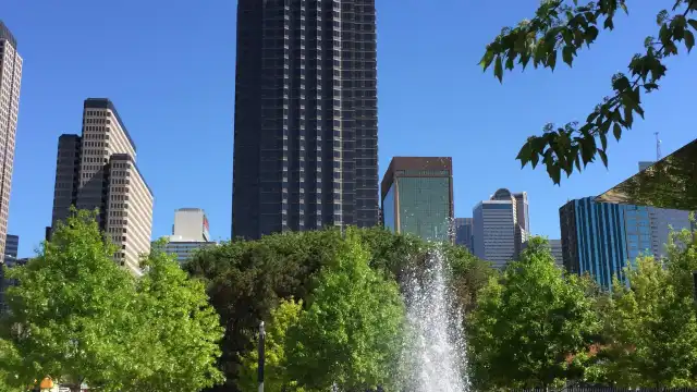 Hotels near Klyde Warren Park