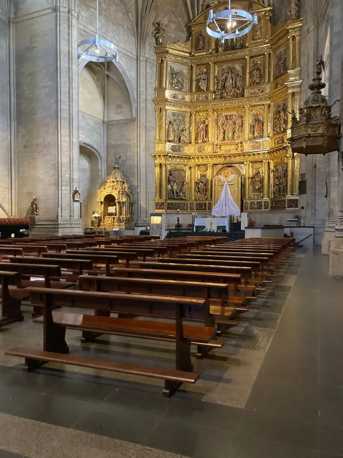 Các khách sạn gần Iglesia de Santiago el Real