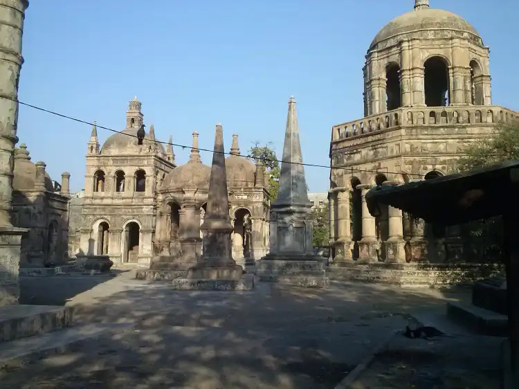 Hotels near Dutch Cemetery