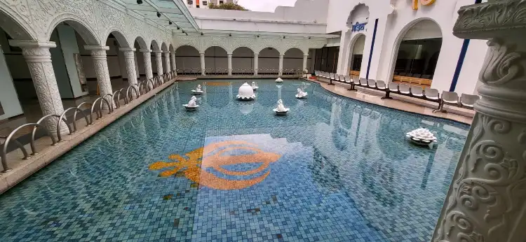 Hotels near Central Sikh Gurdwara