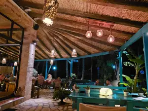 Akri seaside cafe bar