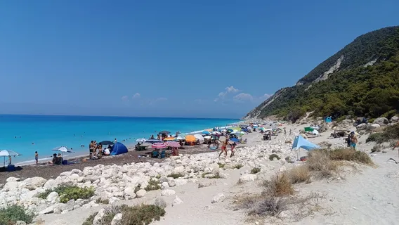 Pefkoulia beach