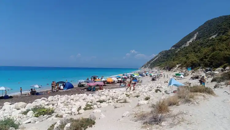 Hotels near Pefkoulia beach