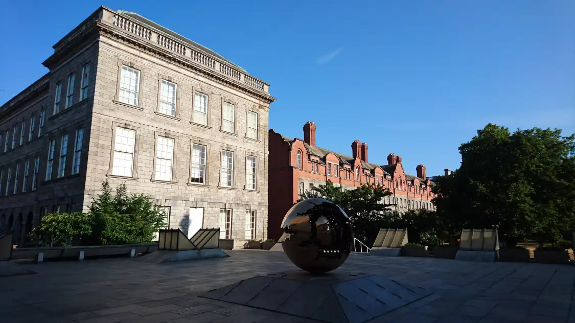 Hotel in zona Sphere Within Sphere