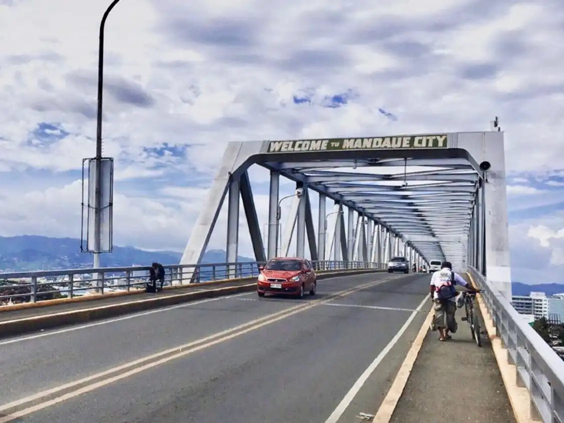 Hotels near Mandaue-Mactan Bridge