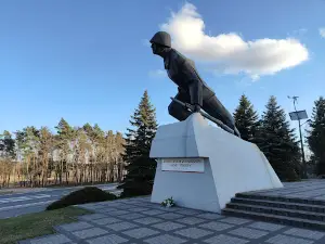 Pomnik Obrońców Mławy w Uniszkach
