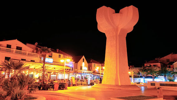 Monument to World War 2 fighters