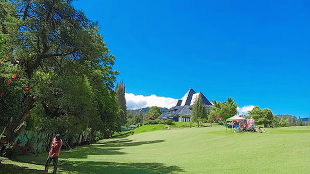 RedDoorz near Bukit Kubu Berastagi