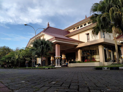 Gedung Serba Guna Rato Ebuh