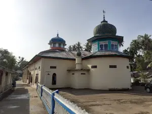 Masjid Raya Al-Manaar Paraman Ampalu