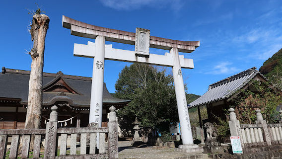 Shirahito Shrine