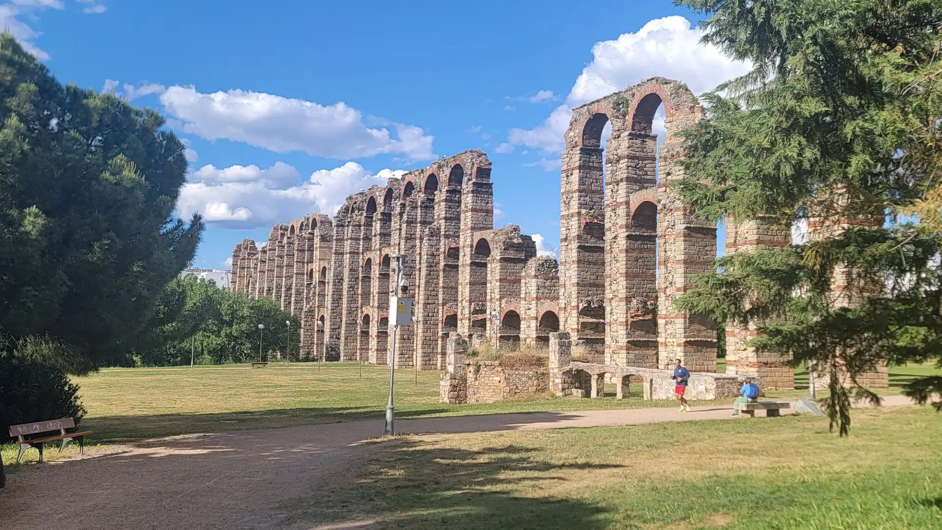 Hotels near Albarregas Roman bridge