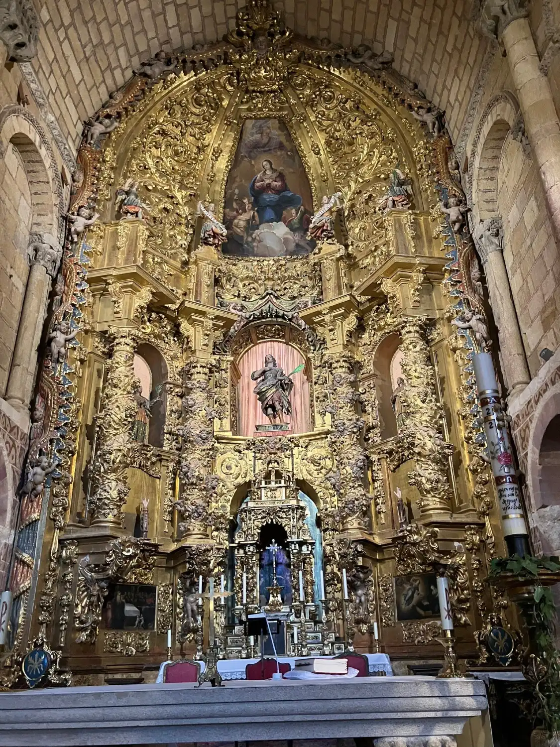 Các khách sạn gần Basilica of San Vicente