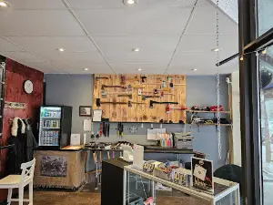 Far Shot Orangeville (Axe Throwing & Knife Throwing)