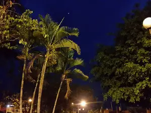 Parque Central Del Recinto Tres Postes
