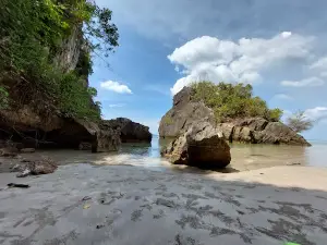Yong Ling Beach