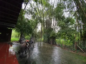 Đền Dẻ Đoóng