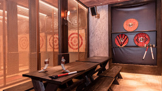 El hachódromo: lanzamiento de hachas