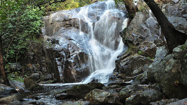 Merendero al lado del río